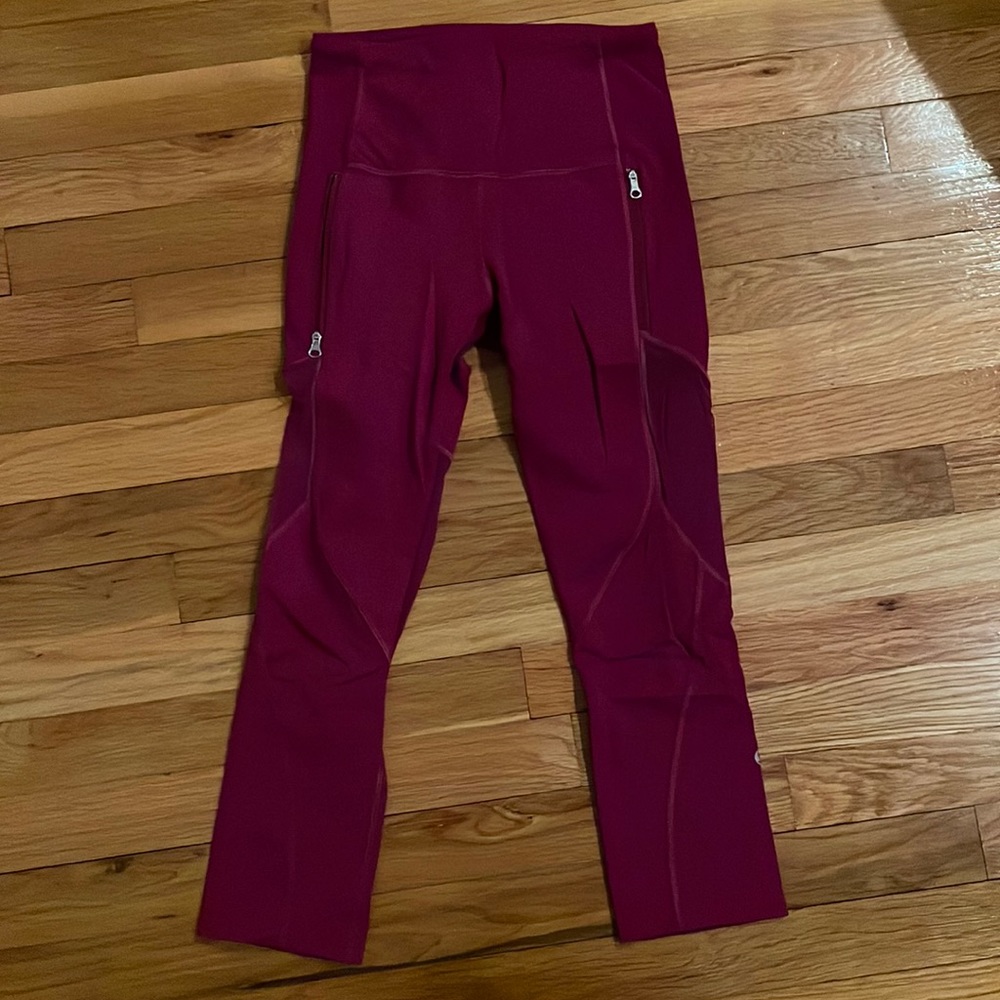 Size 4 lulu lemon capri leggings with mesh panels